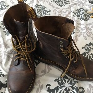 Like New Dr. Martens Clemency women’s boots sz 11